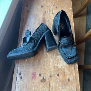 Guess Black and Blue Flats Classic Loafer Design